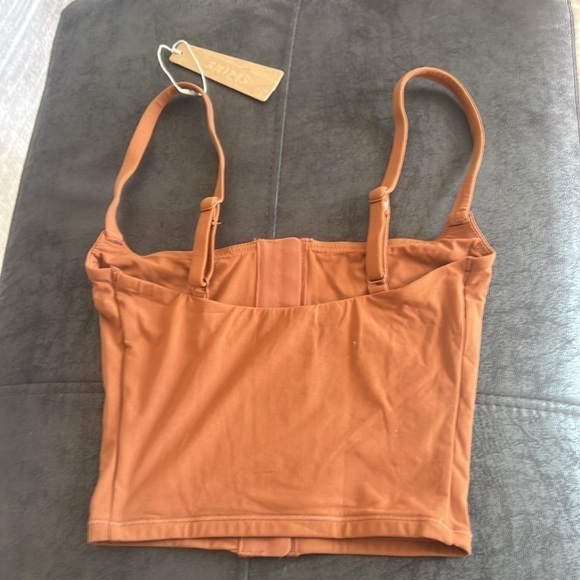 Skims Fits Everybody Adaptive Cami - Picture 2 of 9